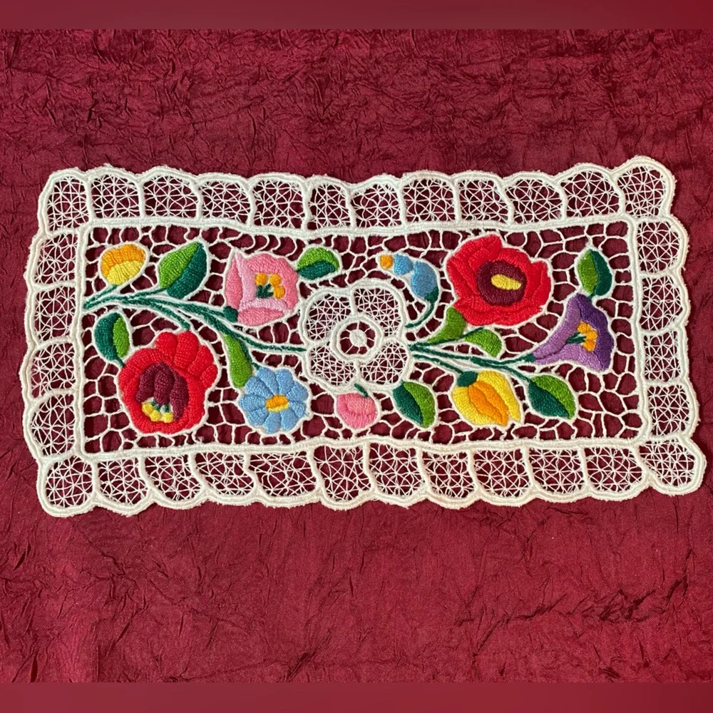 RARE FIND! Elaborately embroidered Kalocsa, Hungary Vintage Table Set